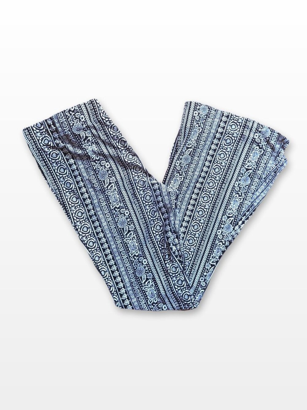 No Boundaries Cropped Flare Leggings Black White Boho Print Size S (3-5)